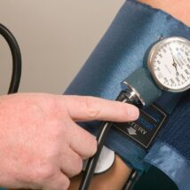 Nova Diretriz Brasileira altera pré-hipertensão para 12 por 8. Imagem referente a matéria