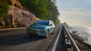 Carro elétrico Geely EX5 será produzido na fábrica da Renault no Paraná. Imagem referente a matéria