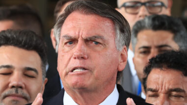 Bolsonaro já havia sido declarado inelegível pelo TSE até 2030. Com a execução da pena, o ex-presidente ficará fora das urnas até 2060. Imagem referente a matéria